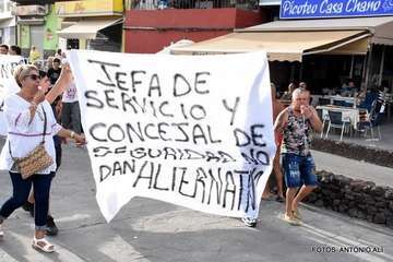 Protesta de vecinos y feriantes (Foto y Antonio Alí)